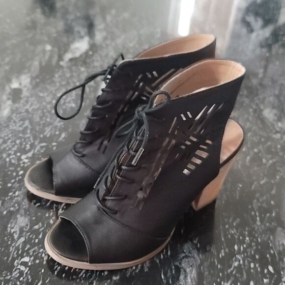 RESTRICTED OPEN-TOE LACE UP BLOCK HEEL ANKLE BOOTIES - Picture 11 of 13